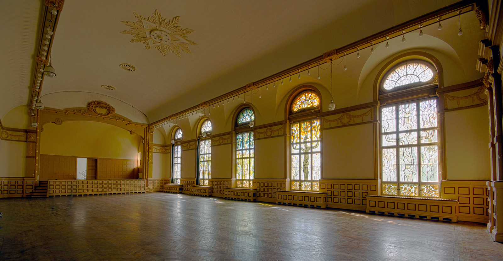 Saal_HDR2